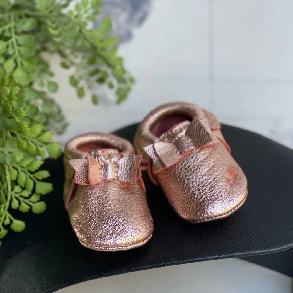 FRESHLY PICKED baby moccasins rose gold metallic Size 2